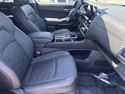 New 2025 Nissan Pathfinder Platinum w/ Cargo Package image 11