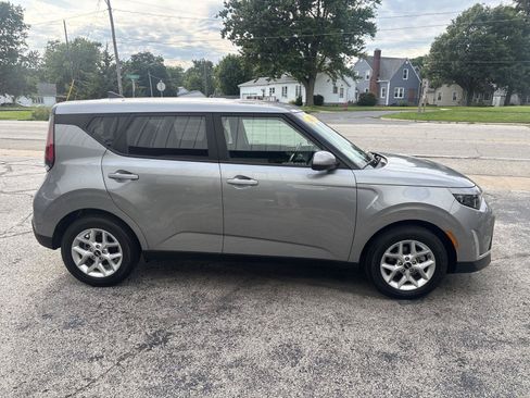 Used 2025 Kia Soul LX w/ LX Technology Package FWD image 11