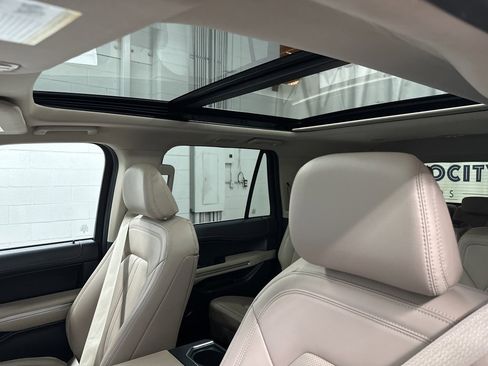 Used 2024 Ford Expedition Limited image 34