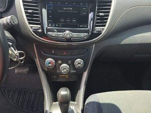 Used 2019 Chevrolet Trax LS w/ Tint and Cruise Package AWD/4WD image 10