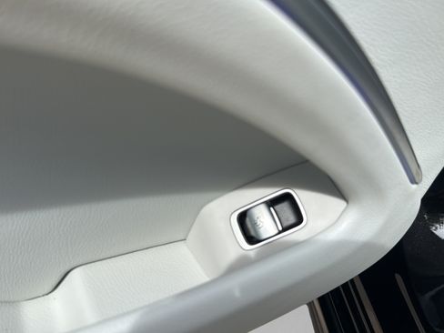 Certified 2023 Mercedes-Benz EQS 580 4MATIC Sedan image 13