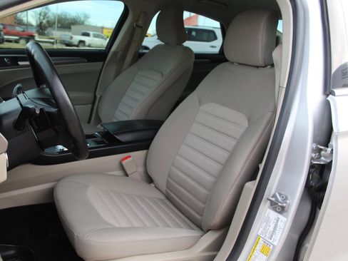 Used 2019 Ford Fusion SE image 44