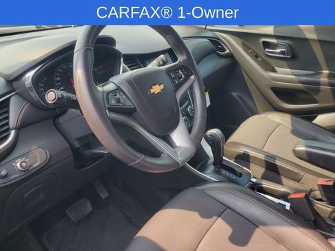 Certified 2022 Chevrolet Trax LT w/ LT Convenience Package AWD/4WD image 11