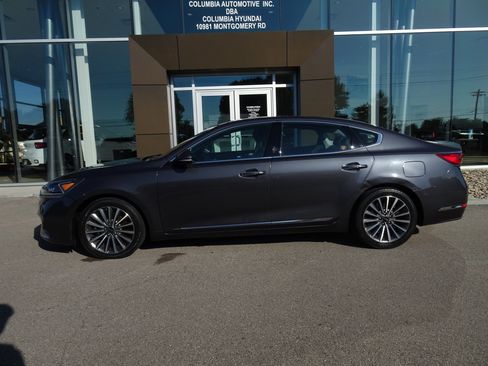 Used 2017 Kia Cadenza Technology FWD image 2