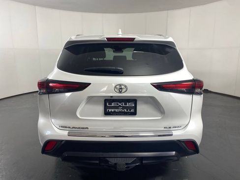 Used 2024 Toyota Highlander XLE AWD/4WD image 7
