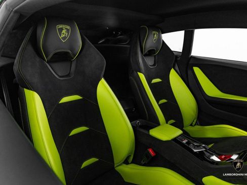 Used 2024 Lamborghini Huracan Sterrato image 42