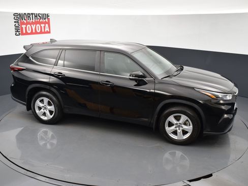 Used 2024 Toyota Highlander LE AWD/4WD image 23