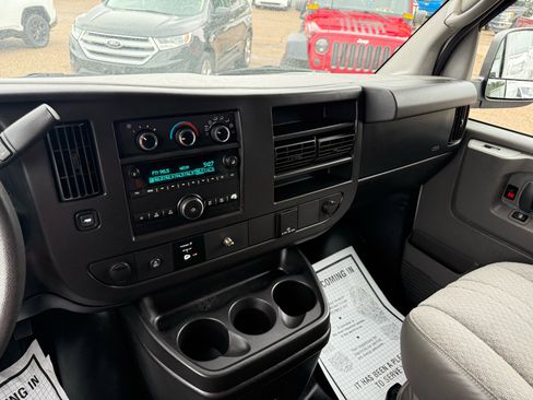Used 2015 Chevrolet Express 2500 image 15