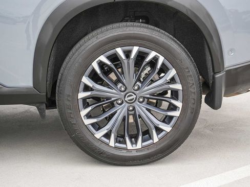 Used 2025 Nissan Rogue SL w/ Tech Package AWD/4WD image 4