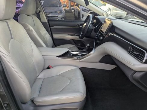 Used 2021 Toyota Camry XLE image 32