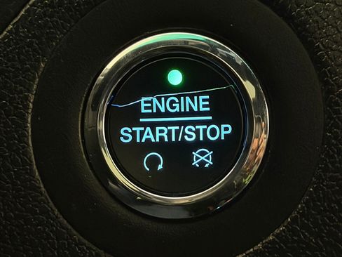 Used 2017 Ford Explorer XLT w/ Equipment Group 202A AWD/4WD image 24