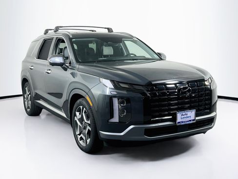 Used 2023 Hyundai Palisade SEL w/ Winter Package AWD/4WD image 3