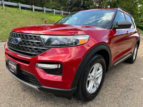 Used 2020 Ford Explorer XLT w/ Equipment Group 202A AWD/4WD image 32