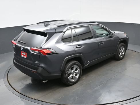 Used 2022 Toyota RAV4 LE AWD/4WD image 38