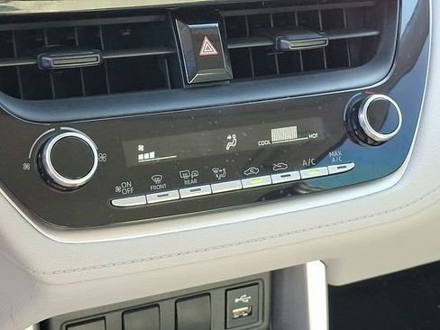 Used 2022 Toyota Corolla Cross L image 21