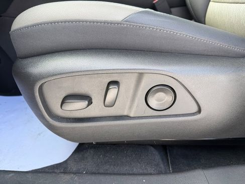 Used 2025 Chevrolet Equinox LT w/ Convenience Package II image 13