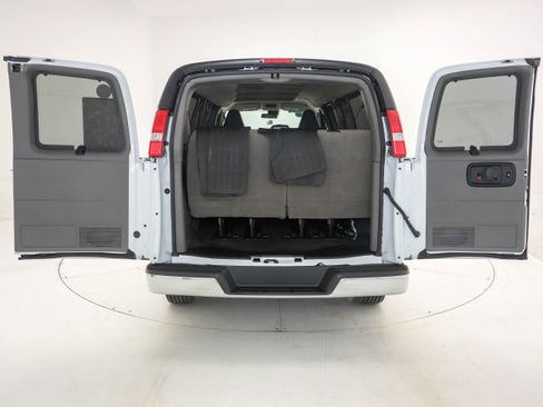 Used 2025 Chevrolet Express 3500 LT w/ LT Preferred Equipment Group image 10