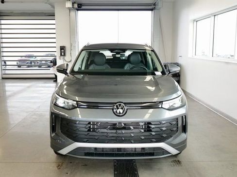 New 2026 Volkswagen Tiguan SE image 2