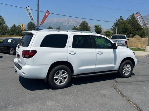 Used 2019 Toyota Sequoia SR5 AWD/4WD image 8
