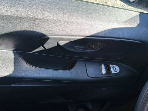 Used 2017 Mercedes-Benz Metris Passenger w/ Appearance Package image 18