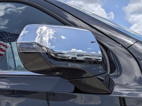 Certified 2024 Chevrolet Suburban Premier AWD/4WD image 29