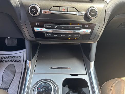 Used 2020 Ford Explorer XLT w/ Equipment Group 202A RWD image 20