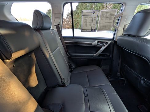 Used 2016 Lexus GX 460 image 27