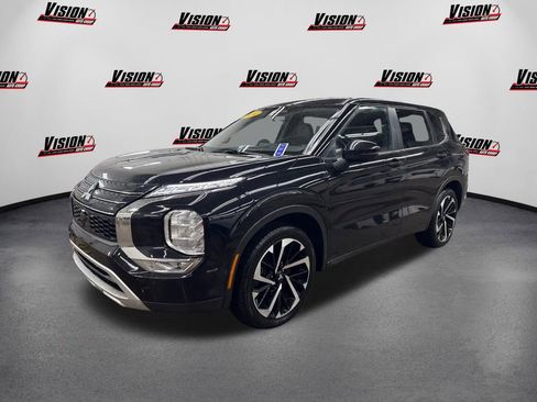 Used 2024 Mitsubishi Outlander SE image 1