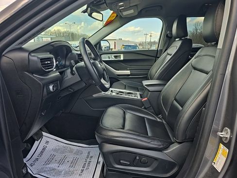 Used 2022 Ford Explorer XLT w/ Equipment Group 202A image 14