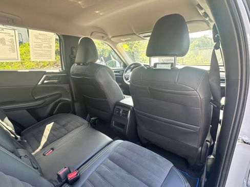 Used 2024 Mitsubishi Outlander 4WD Plug-In Hybrid image 24