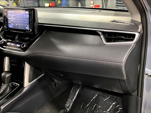 Used 2022 Toyota Corolla Cross LE w/ Moonroof Package image 19