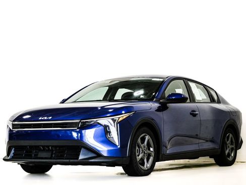 Used 2025 Kia K4 FWD image 3