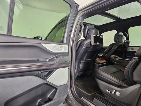 New 2025 Lincoln Navigator L Black Label AWD/4WD image 15