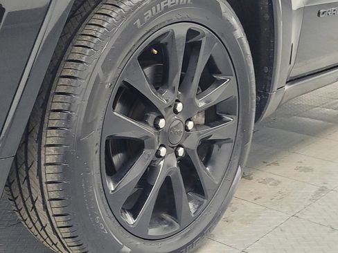 Used 2020 Jeep Grand Cherokee Altitude image 31