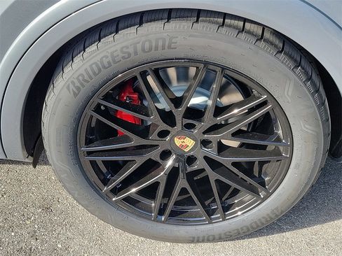 New 2026 Porsche Cayenne GTS image 11