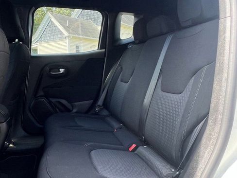 Used 2021 Jeep Renegade Latitude image 11