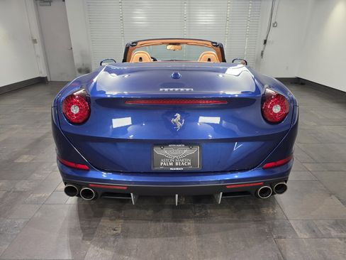 Used 2016 Ferrari California T image 5