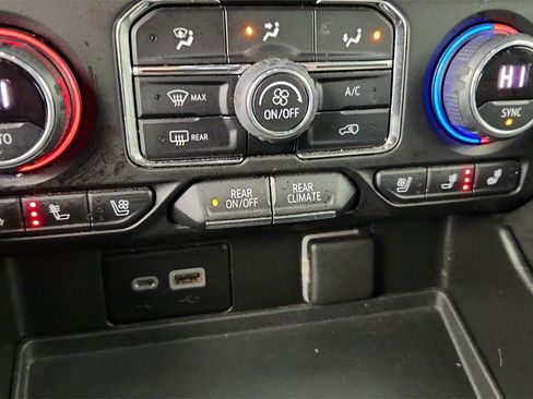 Used 2022 Chevrolet Suburban Premier image 24