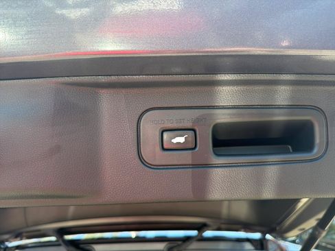 Used 2023 Honda Pilot Touring image 12