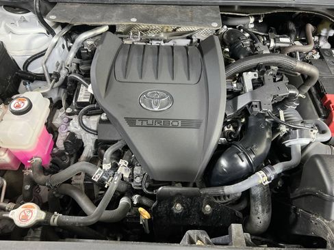 Used 2023 Toyota Highlander XLE image 29