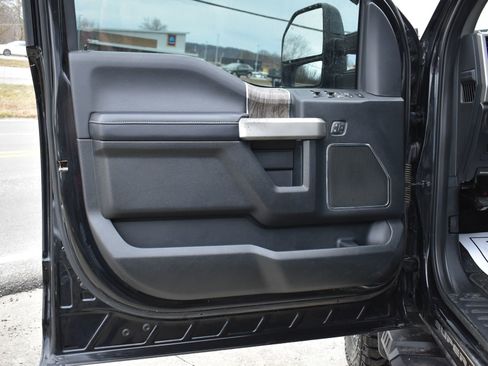 Certified 2019 Ford F250 Lariat w/ Lariat Ultimate Package image 8