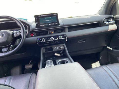 Used 2025 Honda Pilot Black Edition image 25