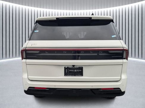 New 2026 Lincoln Navigator Reserve w/ Jet Appearance Package image 4