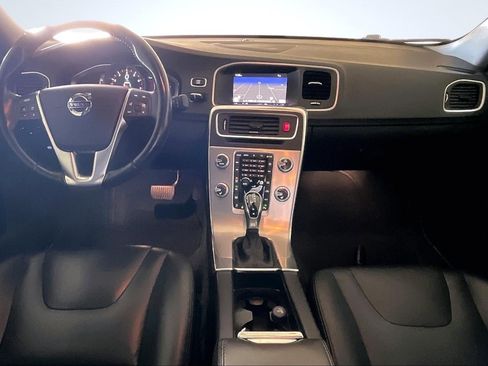 Used 2018 Volvo S60 T5 Inscription image 16