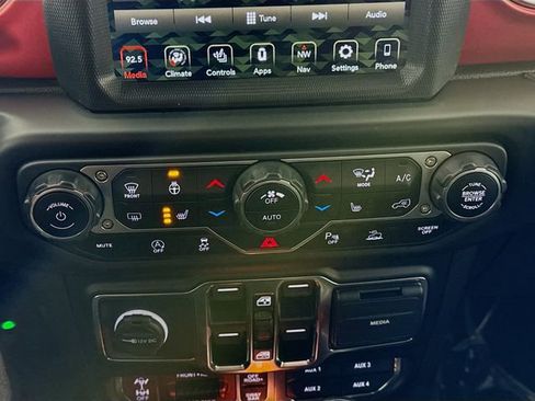 Used 2021 Jeep Wrangler Unlimited Rubicon AWD/4WD image 15