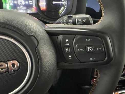 Used 2024 Jeep Wrangler Unlimited AWD/4WD image 15
