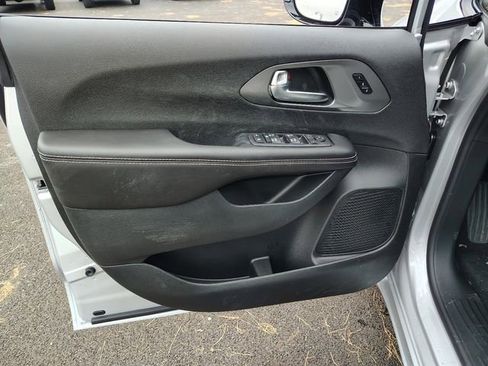 New 2026 Chrysler Pacifica Select FWD image 8