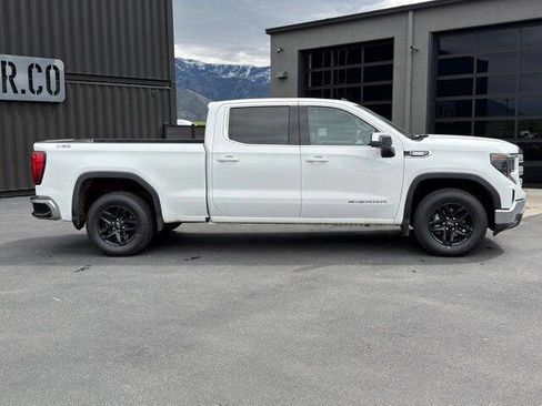 Used 2023 GMC Sierra 1500 SLE w/ X31 Off-Road Package AWD/4WD image 3