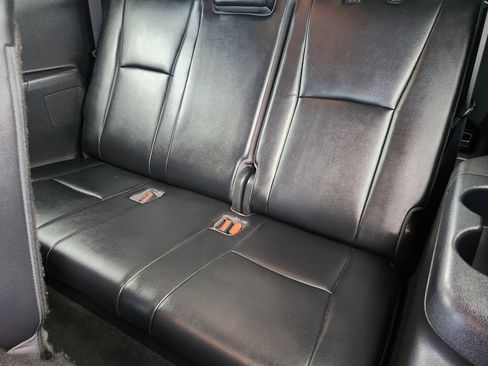 Used 2023 Toyota Highlander XLE AWD/4WD image 19