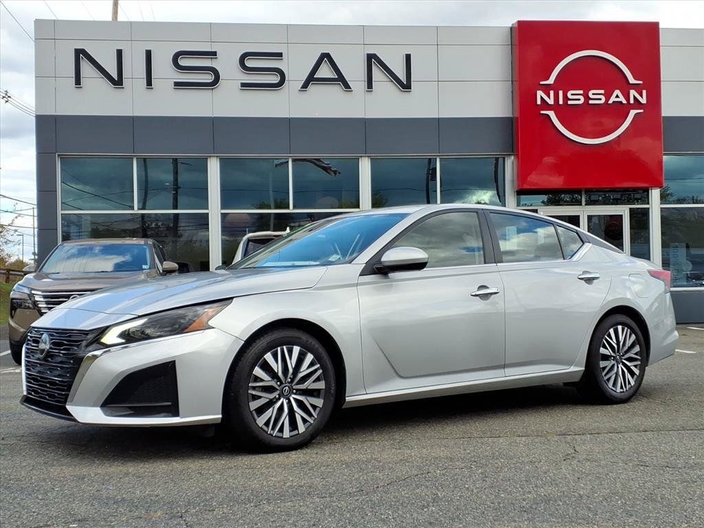 Used 2023 Nissan Altima 2.5 SV FWD image 1